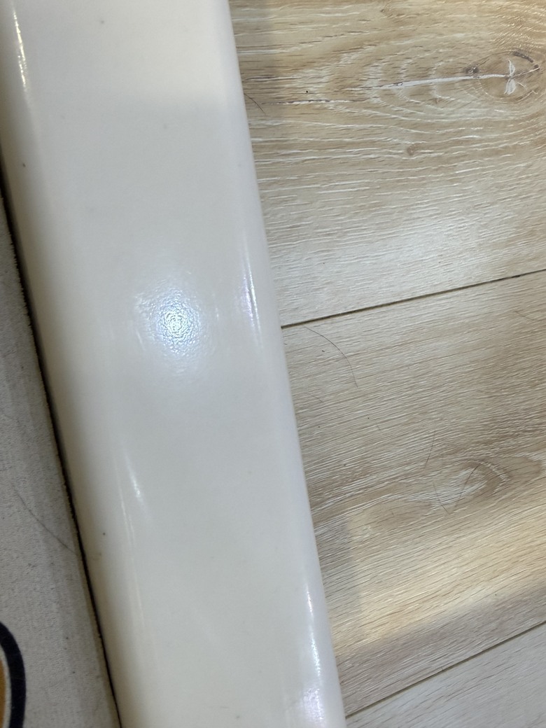 請問浴室人造石門檻的表面？