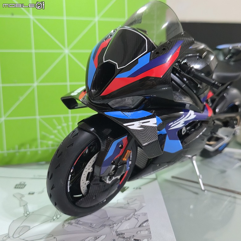 點我看大圖 🔧【模型新手也能輕鬆組 Part5】🏍️ 1/9 MENG MT-009S 1/9 BMW M1000RR 悅色版