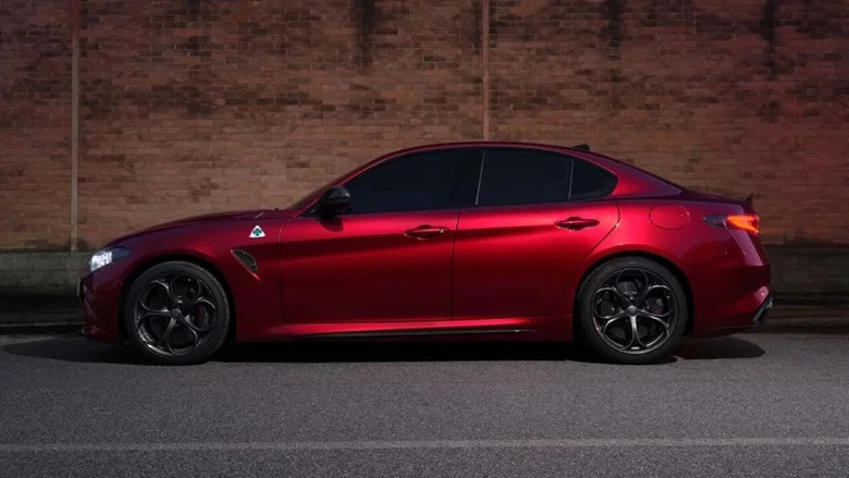 Alfa Romeo 轉向油電並行 坦言全球市場尚未準備好全面接納EV
