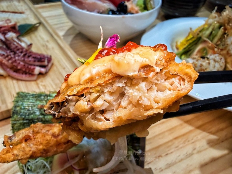 平價日本料理，生熟丼、刺身、炸烤物，無低消續飯湯吃到飽、壽星送生魚片蛋糕，寵物友善