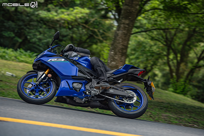 2026 YAMAHA YZF-R3試駕報告｜造型大改款帥得有感、熟悉的平台好騎依然！