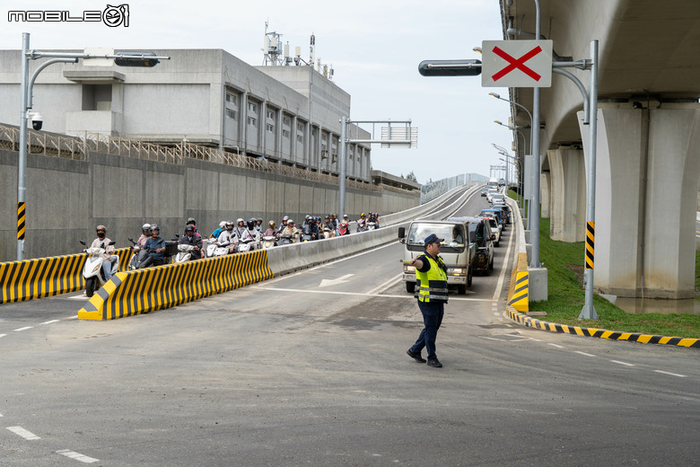 淡江大橋首通成功，淡水往返八里、林口省下約25分鐘車程。