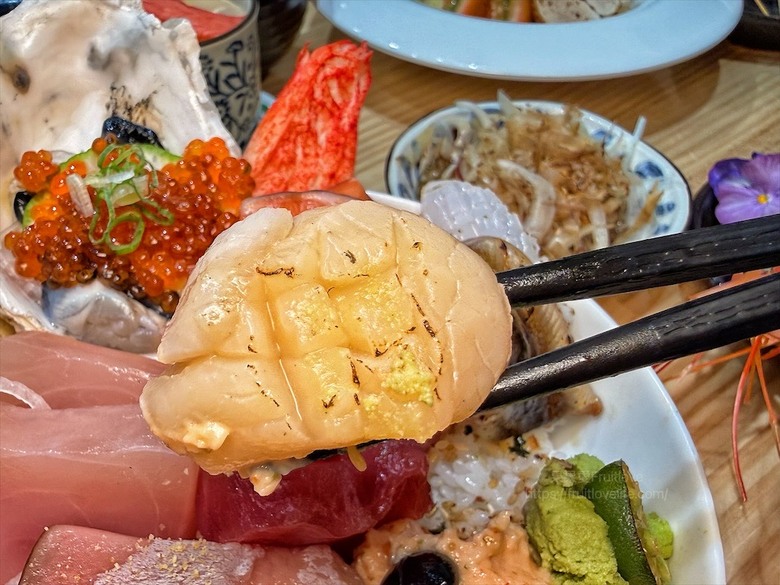 平價日本料理，生熟丼、刺身、炸烤物，無低消續飯湯吃到飽、壽星送生魚片蛋糕，寵物友善
