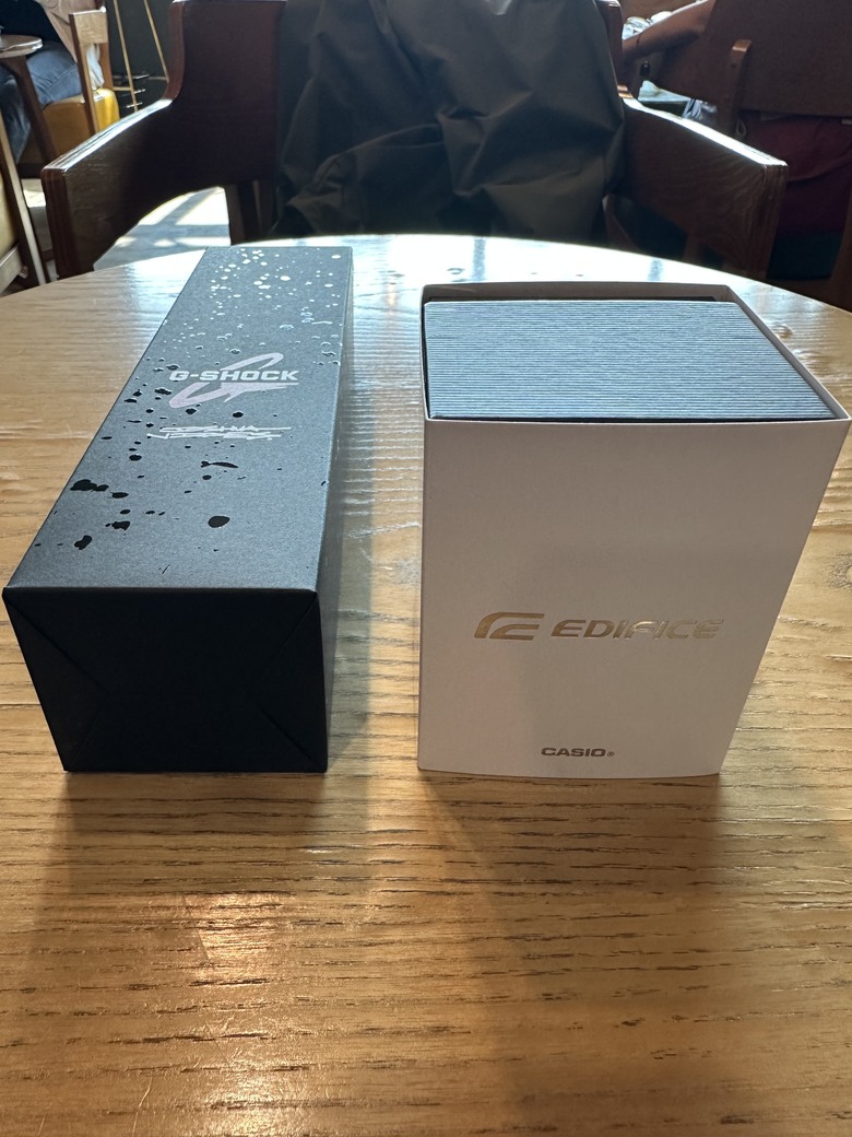 ［開箱］CASIO的創新與經典,機械錶和電子錶雙重衝擊。EFK-110D-2A加DW-6900JV-1DR