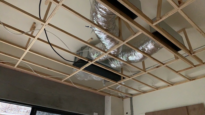 台中室內設計分享|自地自建四層透天完工開箱,電競室公仔展示牆+頂樓露台一次實現