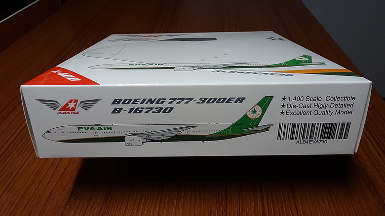 【開箱】1/400 金屬客機模型