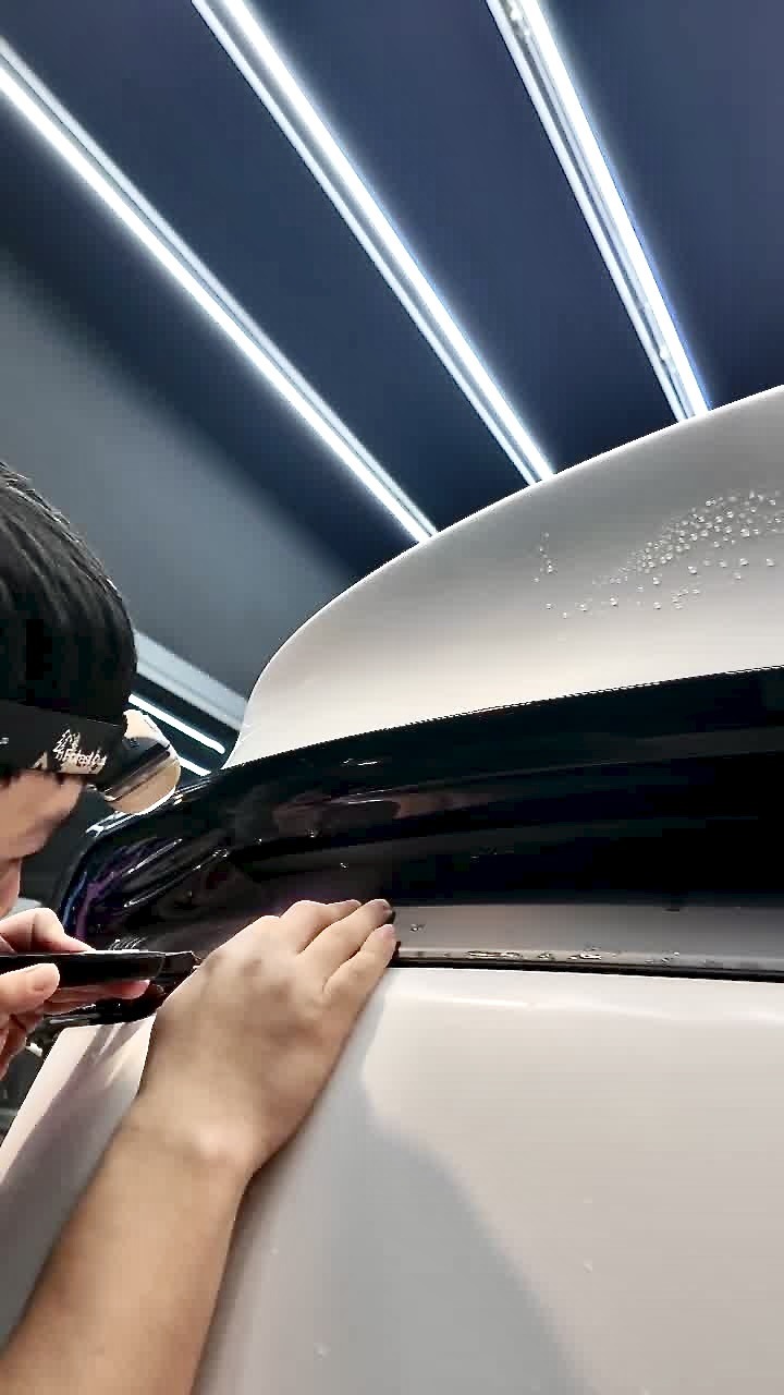 [開箱]嘉義汽車包膜｜ Tesla白TPU＋黃改色膜對照｜收邊工藝近拍，判斷師傅功力好不好！