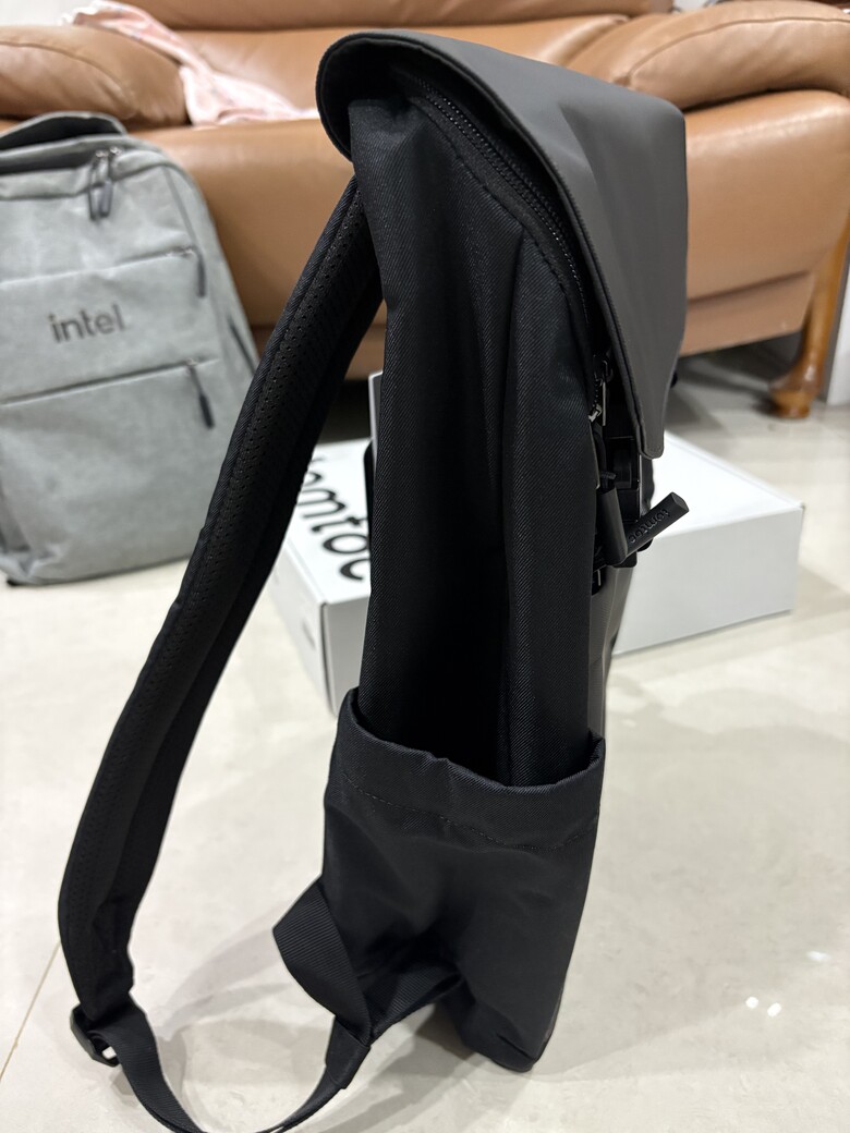 通勤筆電包｜tomtoc Slash-T64 Flip Laptop Backpack (同場加映｜金門小菜刀）