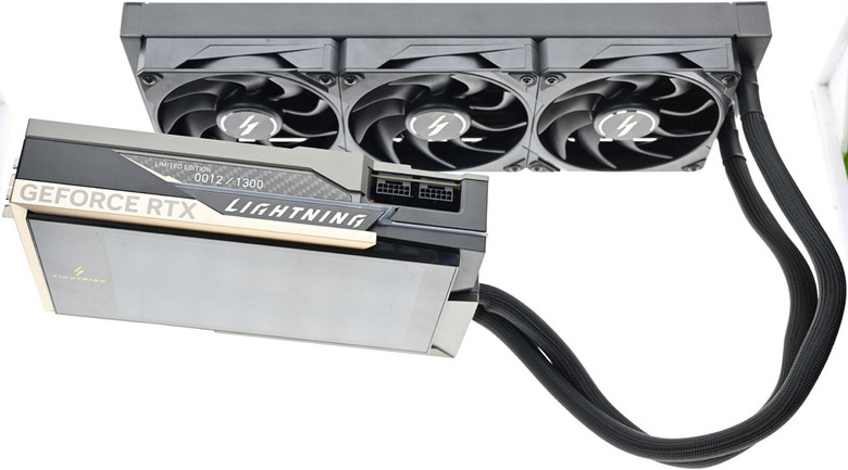 動爪玩MSI GEFORCE RTX 5090 32G LIGHTNING Z