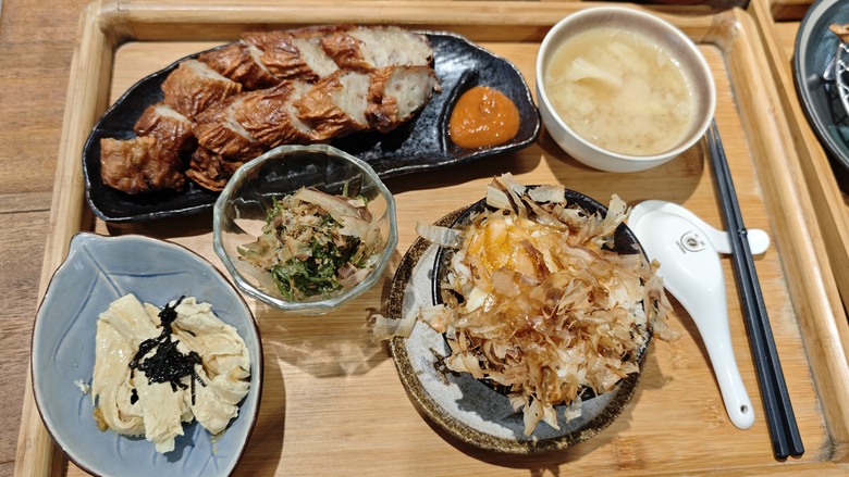 北海岸一日遊 - 金山享魚路午餐 / 金山老街閒逛 / 陽明山天籟飯店泡溫泉 / 老梅綠石槽觀景
