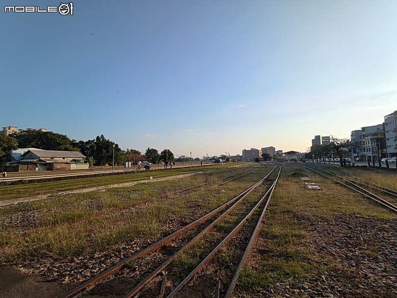 哈瑪星鐵道園區、舊打狗驛故事館、高雄港車站北號誌樓、鐵道園區天空雲台、金馬賓館當代美術館、打狗水道量水器室,附掛2026高雄冬日遊樂園紀實 — 冬日高雄港濱散策 哈瑪星鐵道園區篇