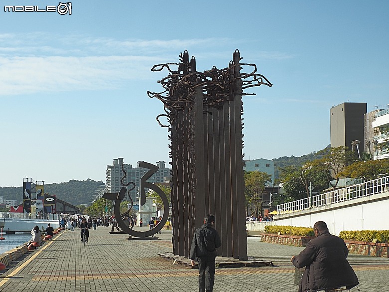 駁二藝術特區(蓬萊倉庫、大勇倉庫、大義倉庫)、大港橋、哈瑪星台灣鐵道館、典藏駁二餐廳 ARTCO、李家圓仔湯 — 冬日高雄港濱散策 駁二篇