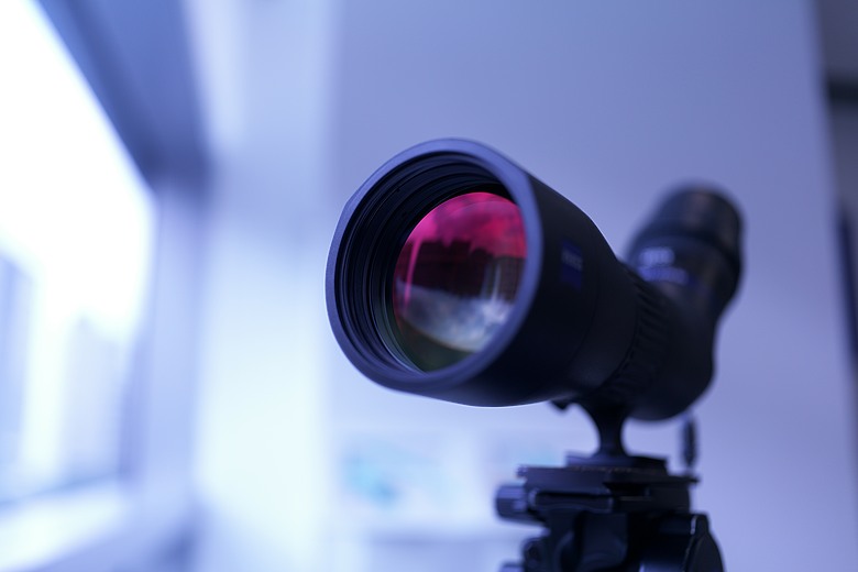 帶上山也不嫌重：蔡司 ZEISS Apia 65 輕便單筒望遠鏡重點介紹