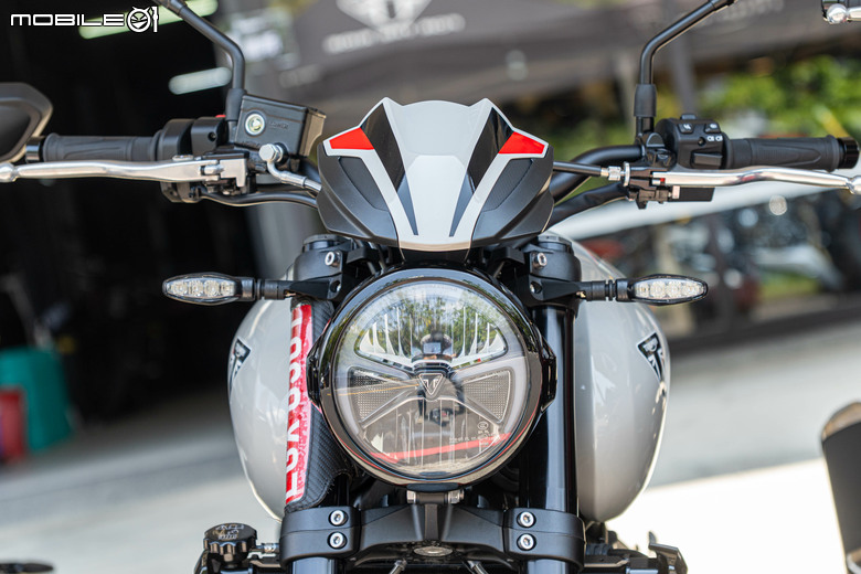 2026 Triumph Trident 800 發表試駕｜建議售價：499,000元，動力大提升扭力超有感！