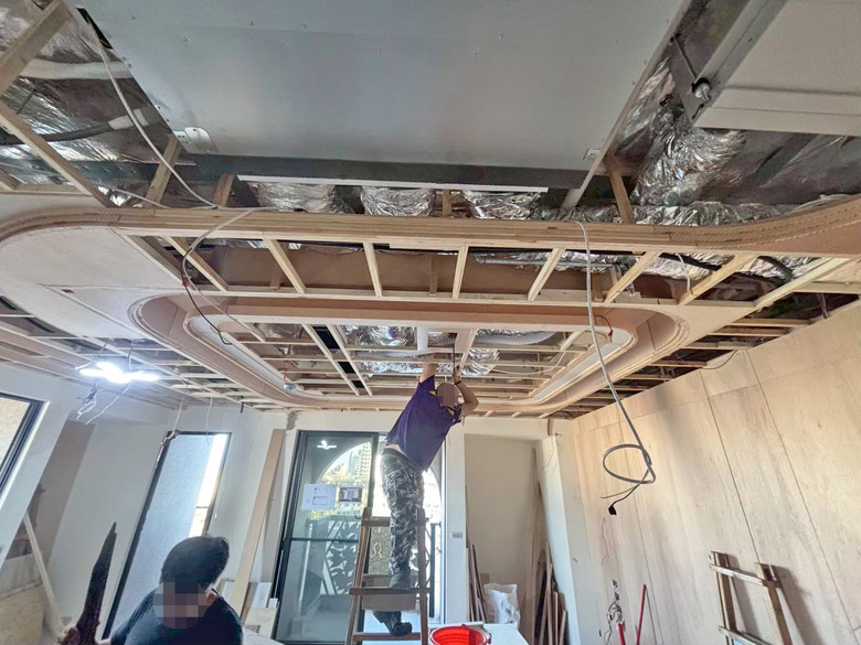 [開箱] 挑戰木工極限？台南新居入厝：從城堡秘密基地到透光大理石牆，這才叫夢幻木作！