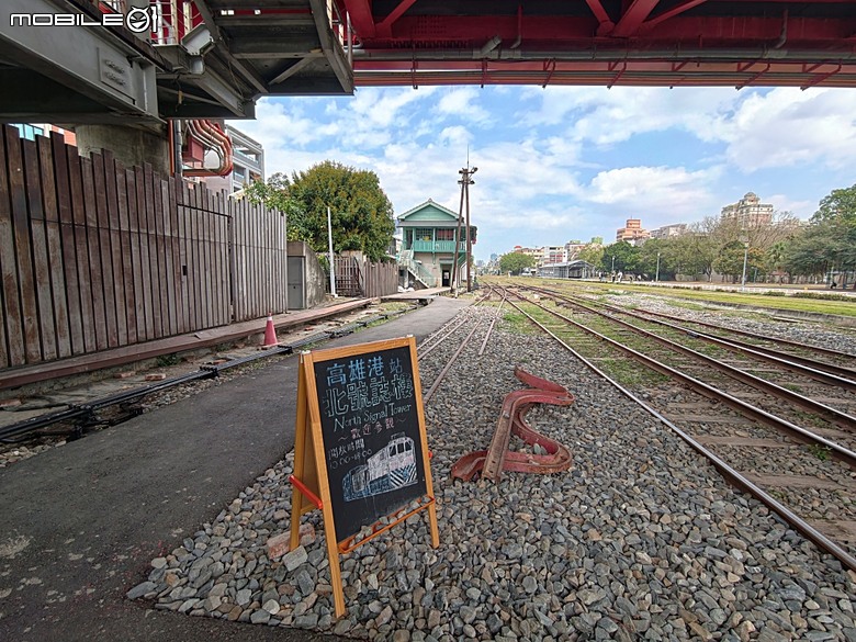 哈瑪星鐵道園區、舊打狗驛故事館、高雄港車站北號誌樓、鐵道園區天空雲台、金馬賓館當代美術館、打狗水道量水器室,附掛2026高雄冬日遊樂園紀實 — 冬日高雄港濱散策 哈瑪星鐵道園區篇