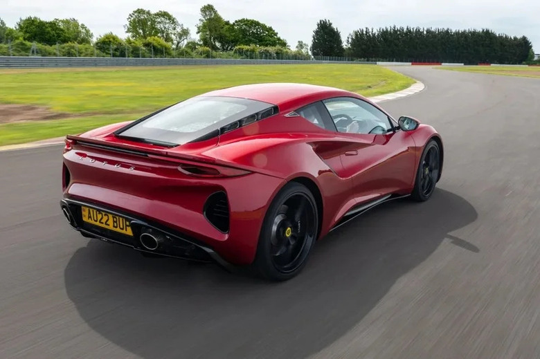 性能更強、車重更輕!Lotus 傳為 Emira進行更新工程