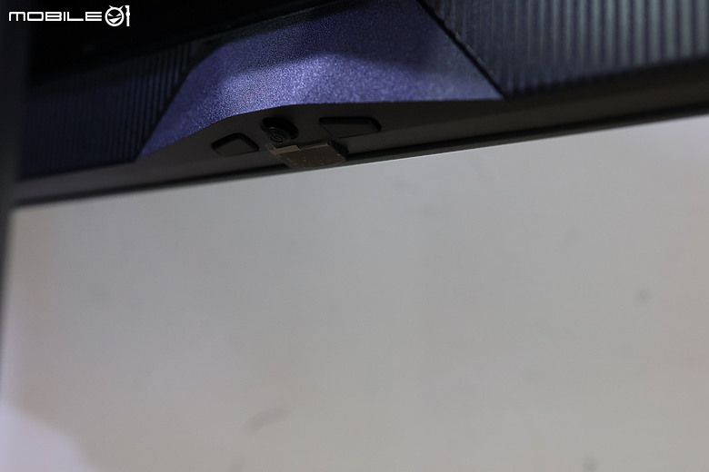 親民定位與價格，技嘉 GAMING 首款 32 吋 QD-OLED MO32U2