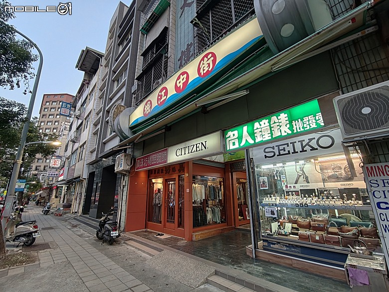 駁二藝術特區(蓬萊倉庫、大勇倉庫、大義倉庫)、大港橋、哈瑪星台灣鐵道館、典藏駁二餐廳 ARTCO、李家圓仔湯 — 冬日高雄港濱散策 駁二篇