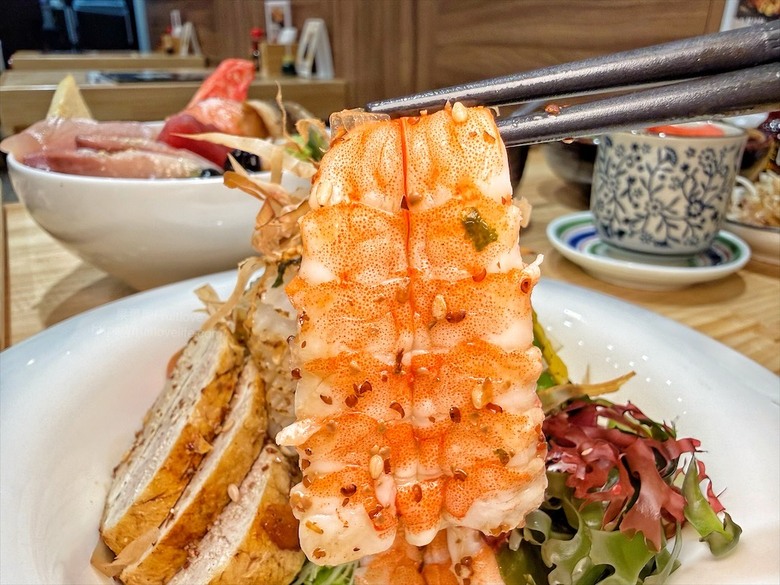 平價日本料理，生熟丼、刺身、炸烤物，無低消續飯湯吃到飽、壽星送生魚片蛋糕，寵物友善