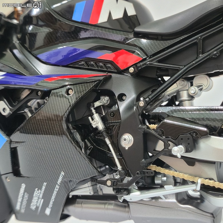 點我看大圖 🔧【模型新手也能輕鬆組 Part5】🏍️ 1/9 MENG MT-009S 1/9 BMW M1000RR 悅色版