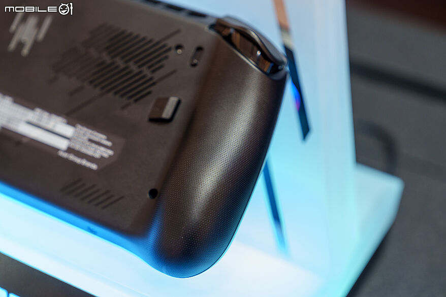 【Computex 2026】Acer Predator Atlas 8 實機動手玩 Intel Arc G3 Extreme 處理器帶來效能大升級