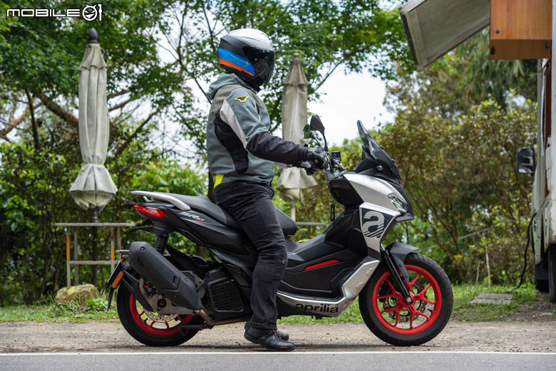 Aprilia SR-GT試駕報告｜沒踏板但很好玩！歐系速克達老車新試！