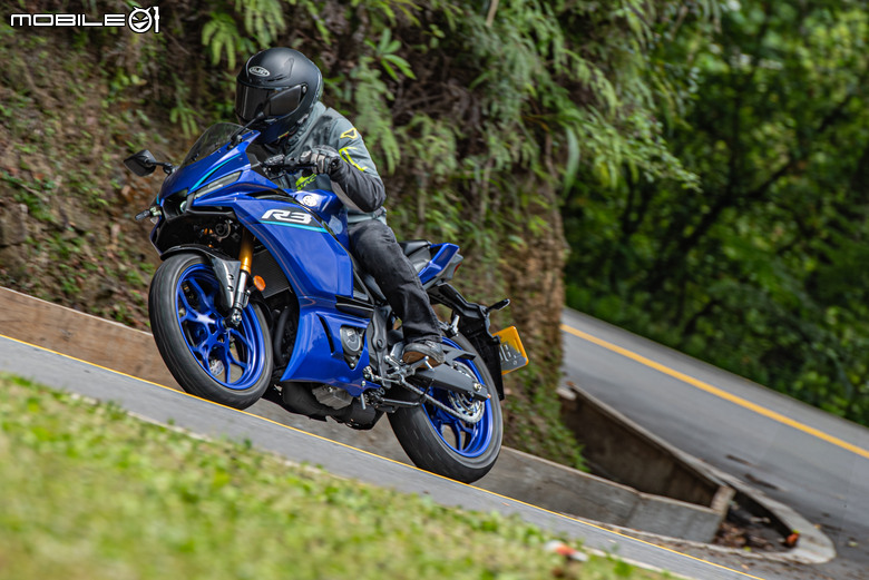 2026 YAMAHA YZF-R3試駕報告｜造型大改款帥得有感、熟悉的平台好騎依然！
