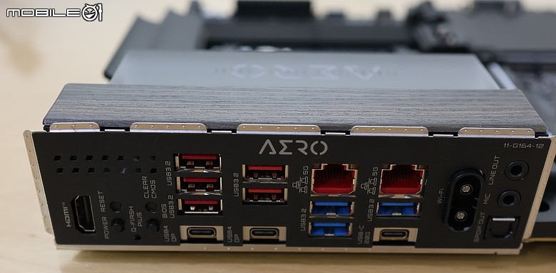 黑色木紋美學，技嘉 X870E AERO X3D DARK WOOD