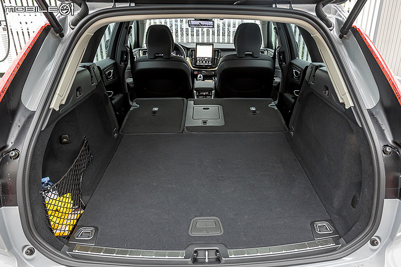Volvo 小改款 XC60 B5 試駕｜保留核心優勢，高級感再強化！