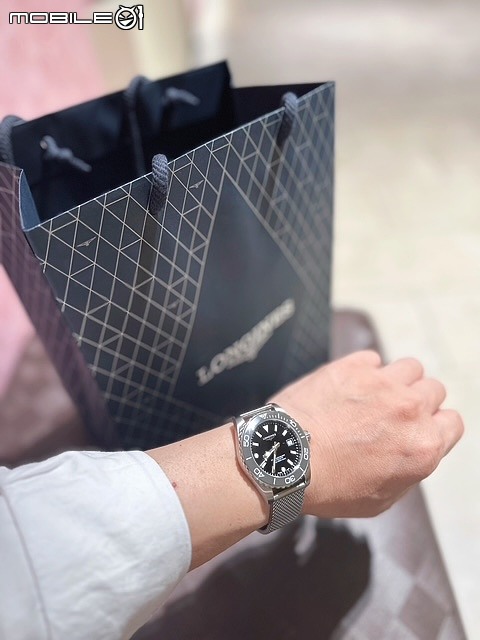 HydroConquest 深海征服者「黑面灰圈＋米蘭帶」39mm