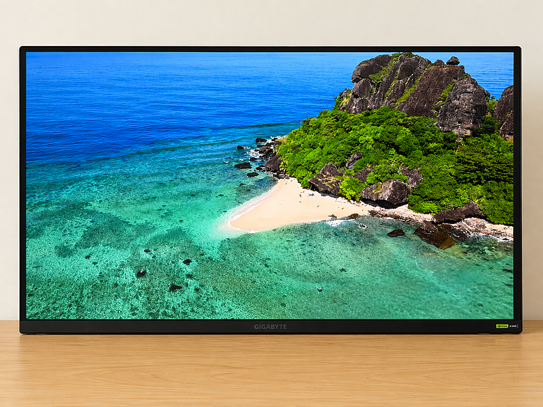 親民定位與價格，技嘉 GAMING 首款 32 吋 QD-OLED MO32U2