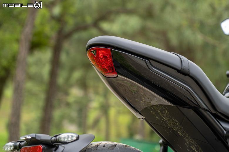 2026 Triumph Trident 800 發表試駕｜建議售價：499,000元，動力大提升扭力超有感！