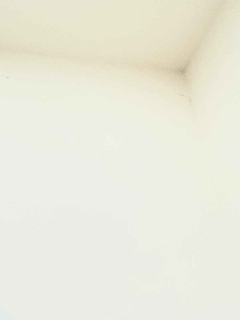 新房子的牆壁裂痕是正常的嗎？
