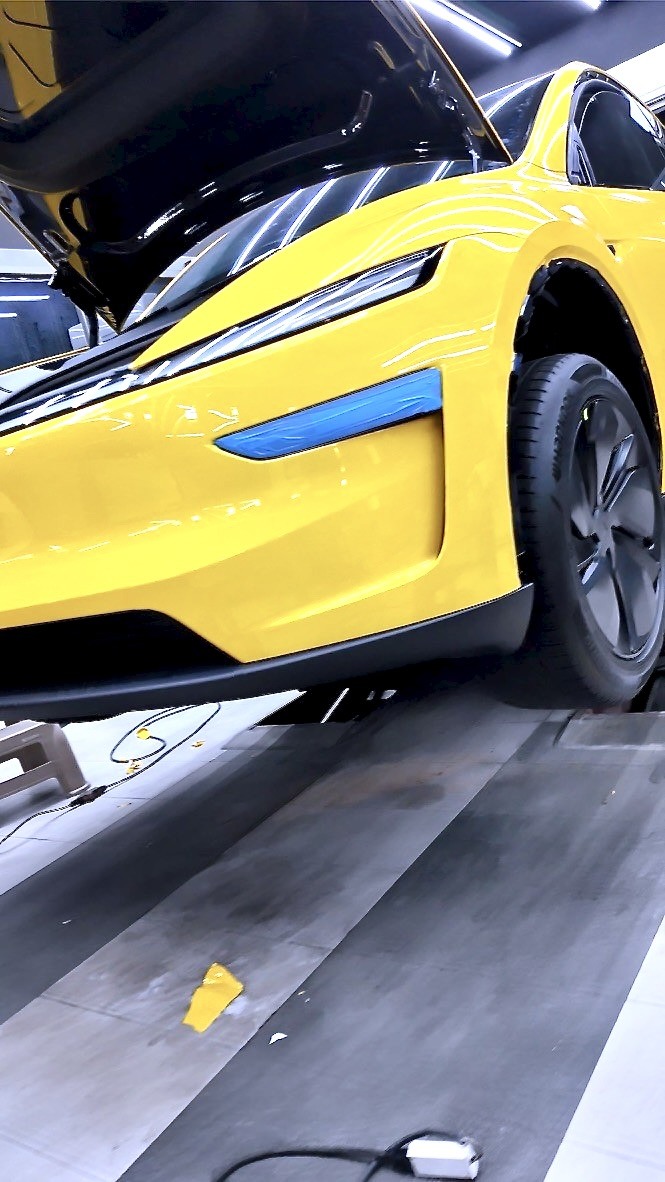 [開箱]嘉義汽車包膜｜ Tesla白TPU＋黃改色膜對照｜收邊工藝近拍，判斷師傅功力好不好！