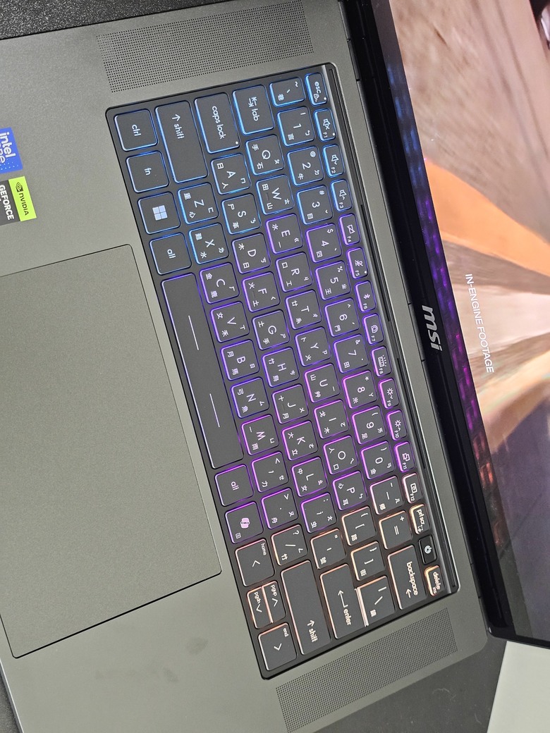 2026 MSI Stealth 16 AI+ 簡單開箱