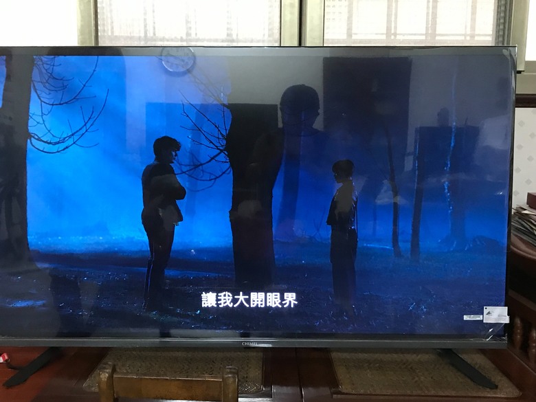 點我看大圖 奇美 TL-50G300 使用評價:暗色系畫面看不清楚、彩色畫面跟聲音還可以、app執行的速度不快也不適合裝多、較適合輕度串流影音使用者的智慧電視