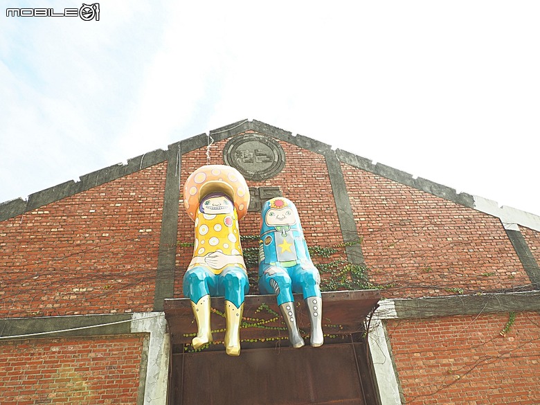 駁二藝術特區(蓬萊倉庫、大勇倉庫、大義倉庫)、大港橋、哈瑪星台灣鐵道館、典藏駁二餐廳 ARTCO、李家圓仔湯 — 冬日高雄港濱散策 駁二篇