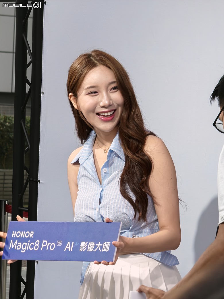 HONOR Magic8 Pro 兩週狂銷千台，李雅英助陣三創體驗店盛大開幕！