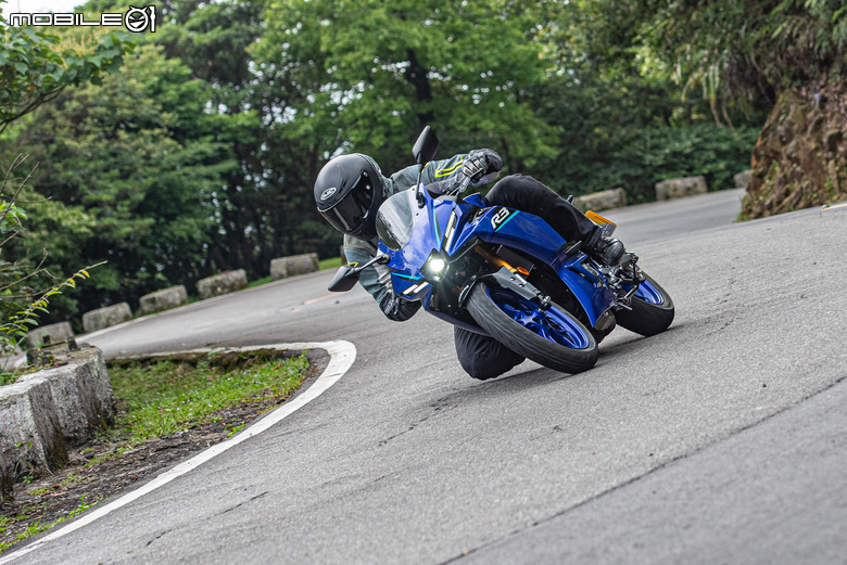 2026 YAMAHA YZF-R3試駕報告｜造型大改款帥得有感、熟悉的平台好騎依然！