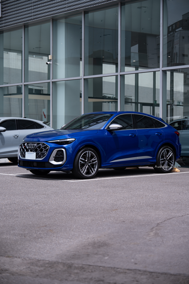 交車分享｜Audi SQ5 Sportback｜金屬眩亮藍・Ultra Blue・6I