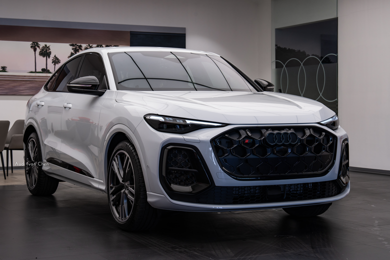 交車分享|Audi SQ5 Sportback |金屬冰川白・Glacier White・2Y