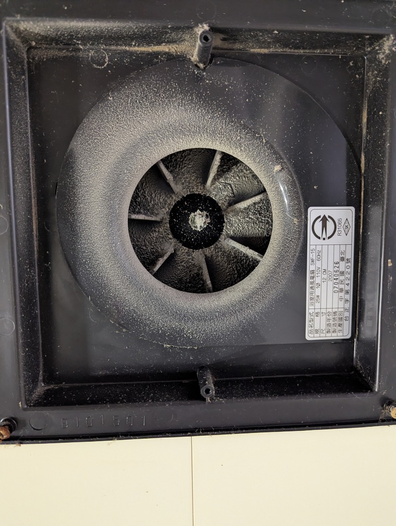浴廁排氣扇當居家負壓換氣機，清潔完成