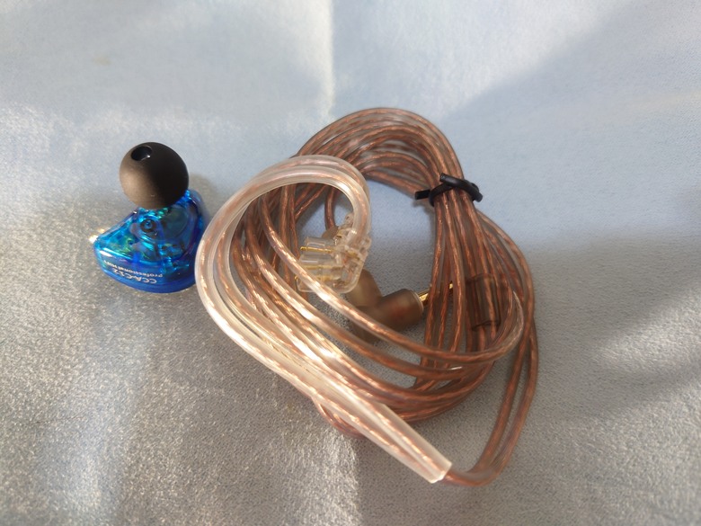 [平價美聲]CCA C12追求韻味的hifi耳機
