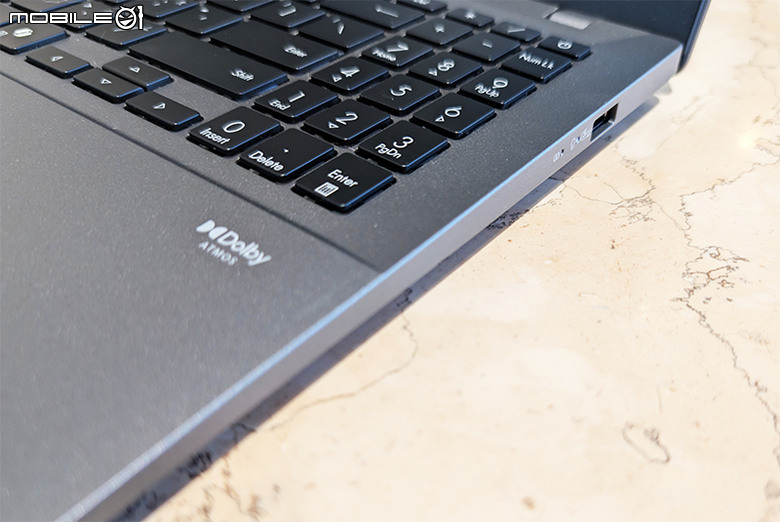 微開箱 S3607AA Core Ultra 5 325 咖啡廳偷閒一下