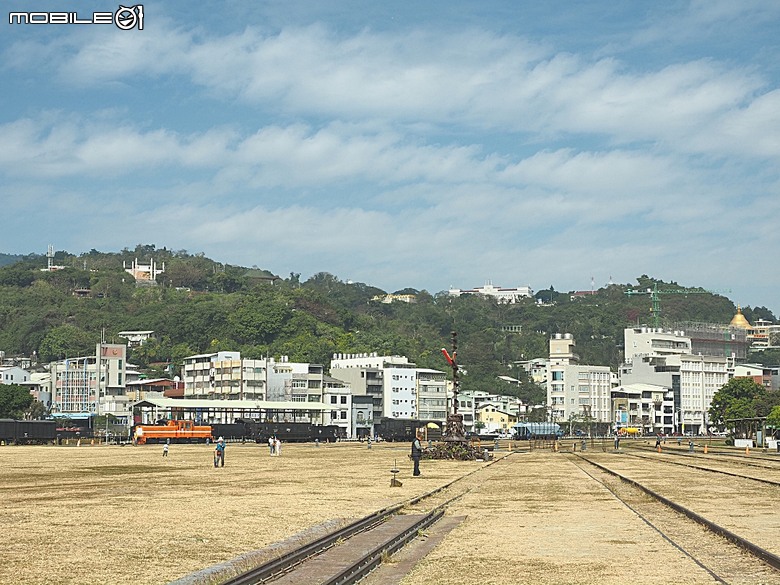 哈瑪星鐵道園區、舊打狗驛故事館、高雄港車站北號誌樓、鐵道園區天空雲台、金馬賓館當代美術館、打狗水道量水器室,附掛2026高雄冬日遊樂園紀實 — 冬日高雄港濱散策 哈瑪星鐵道園區篇