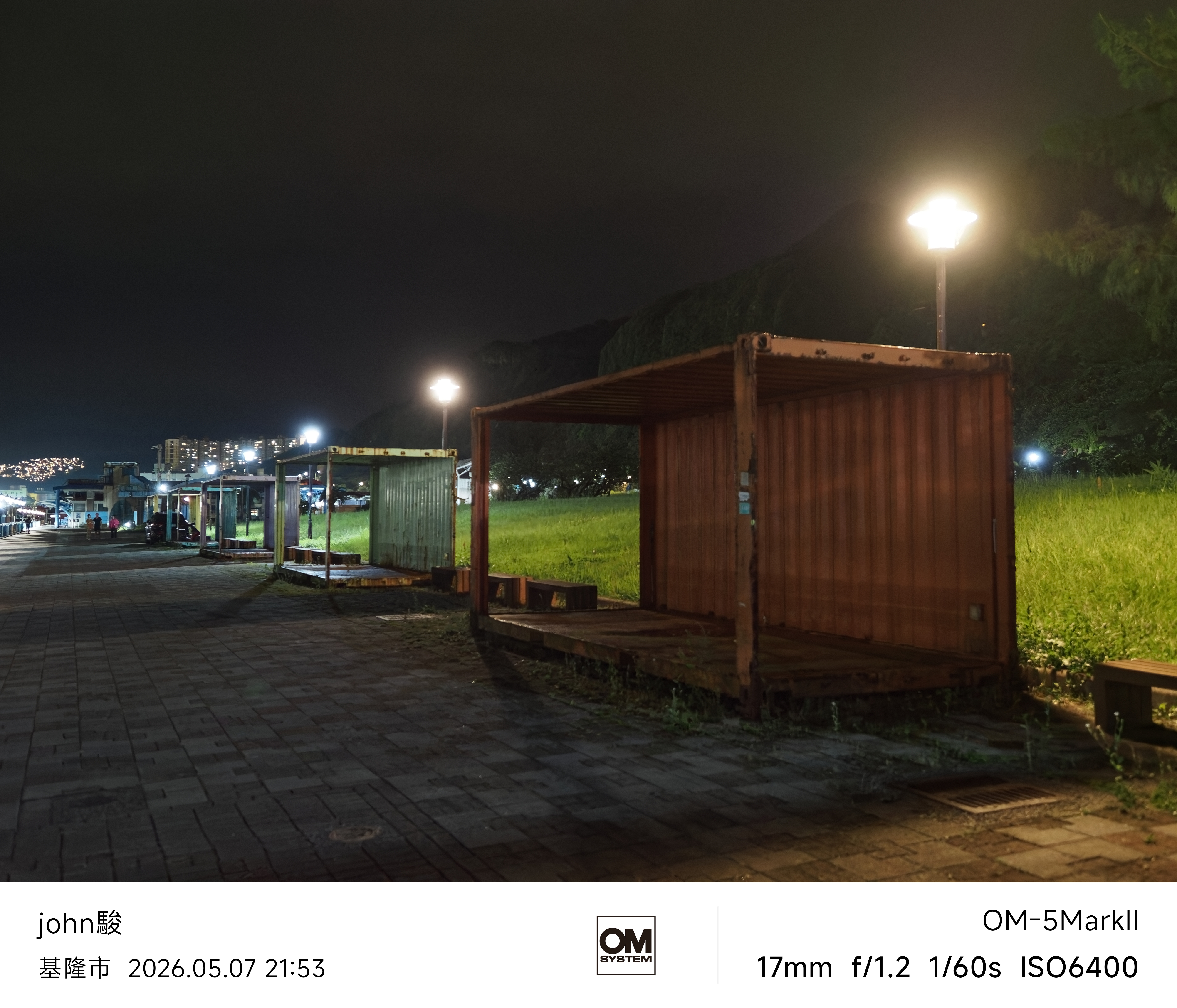 om 25mm f1.2 pro vs 松下 25mm f1.4