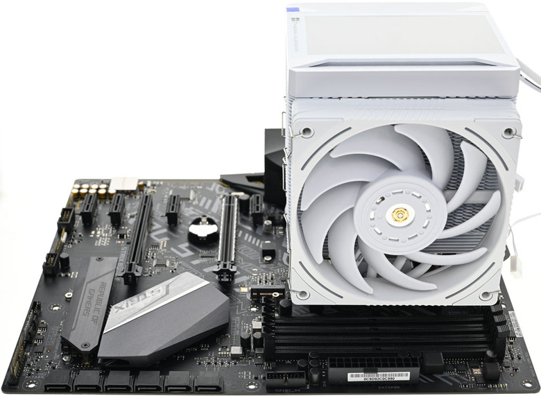 THERMALRIGHT索摩樂PEERLESS ASSASSIN 120 VISION MAX ARGB WHITE散熱器開箱