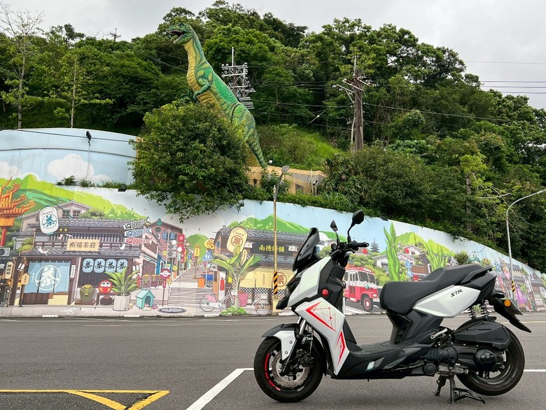 250cc很笨重?不,STR250根本比125cc還靈活好用