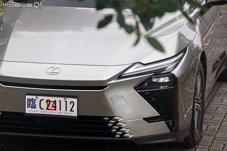 Lexus ES 300h 頂級版試駕｜省油、省稅都有感，掌握銷量密碼的超級王牌！